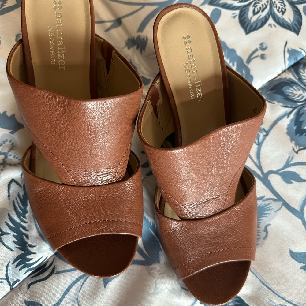 Naturalizer Women's Tan Leather Mules
